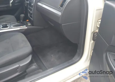 2010 Chrysler 300 Touring z USA, uszkodzony, nr VIN 2C3CA4CD7AH198657